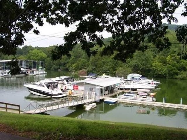 275 Lakeside Dr, Carthage, TN 37030