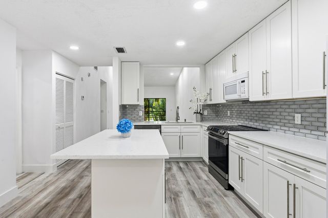 10188 Mangrove Drive 204, Boynton Beach, FL 33437