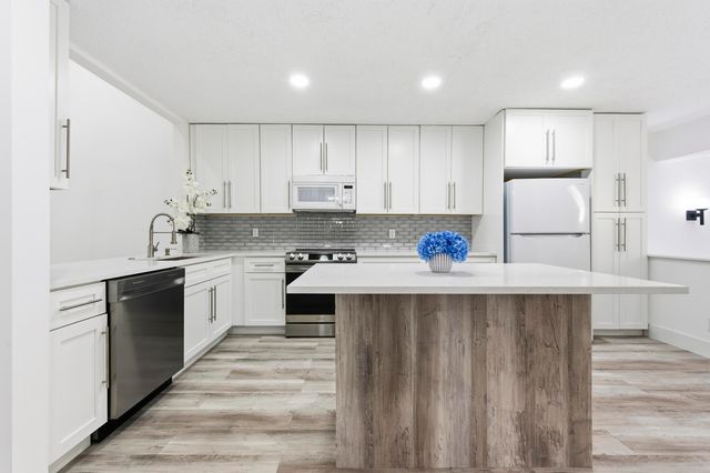 10188 Mangrove Drive 204, Boynton Beach, FL 33437