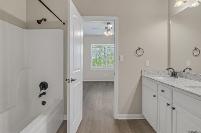 3036 S Roth Ave, Gonzales, LA 70737