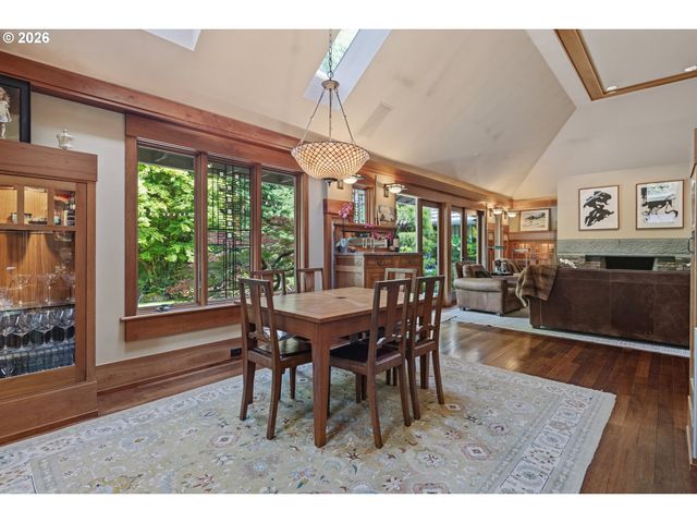 1506 S BUDDINGTON St, Portland, OR 97219
