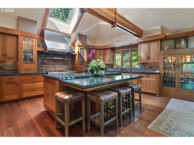 1506 S BUDDINGTON St, Portland, OR 97219