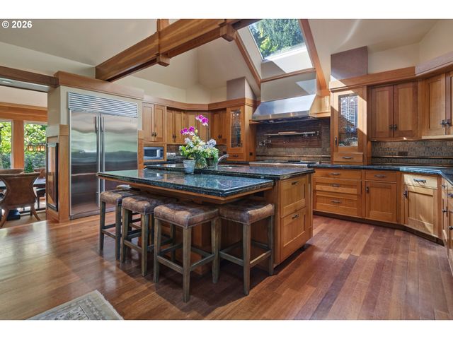 1506 S BUDDINGTON St, Portland, OR 97219