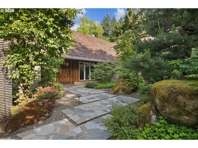 1506 S BUDDINGTON St, Portland, OR 97219