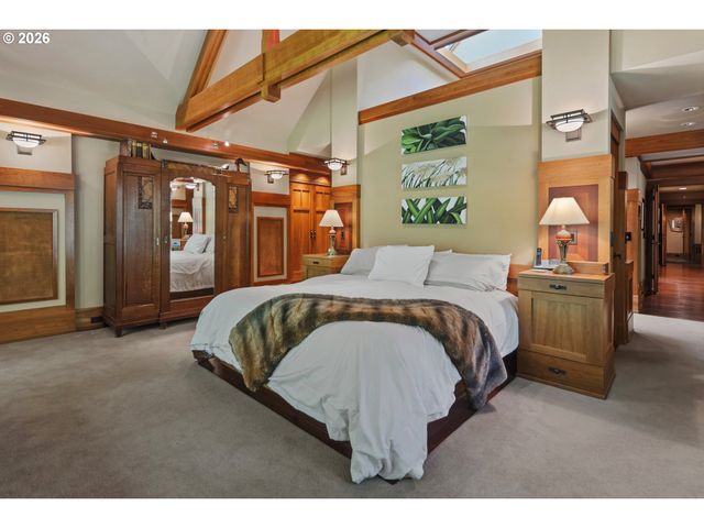 1506 S BUDDINGTON St, Portland, OR 97219