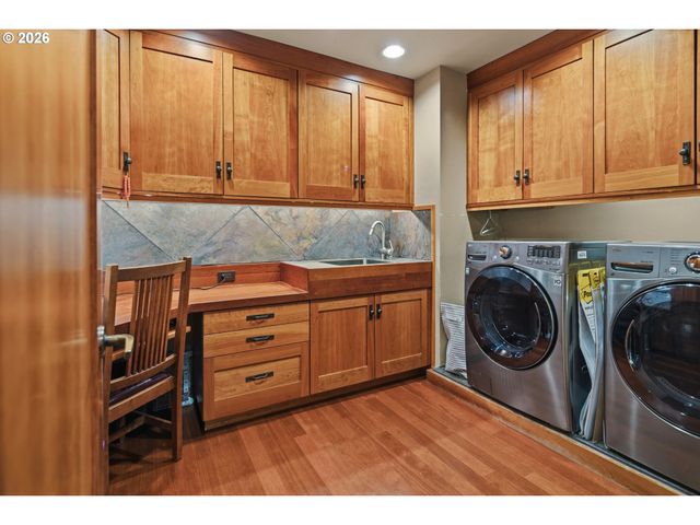 1506 S BUDDINGTON St, Portland, OR 97219