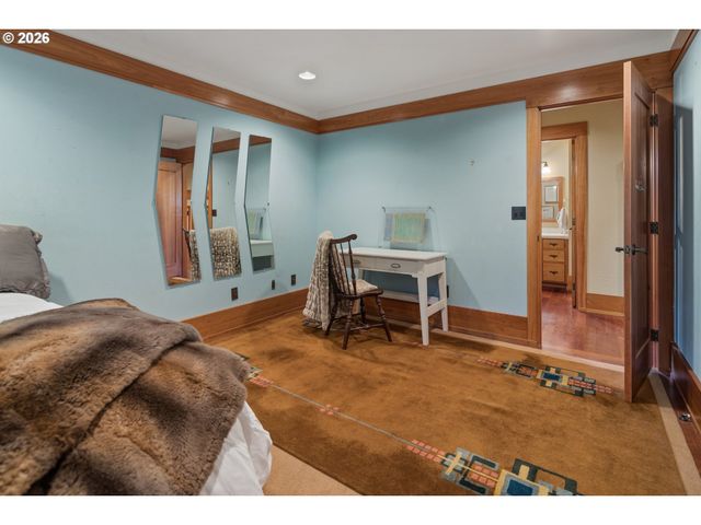 1506 S BUDDINGTON St, Portland, OR 97219