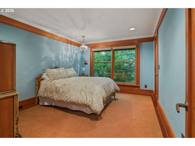 1506 S BUDDINGTON St, Portland, OR 97219
