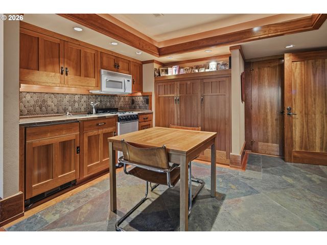1506 S BUDDINGTON St, Portland, OR 97219