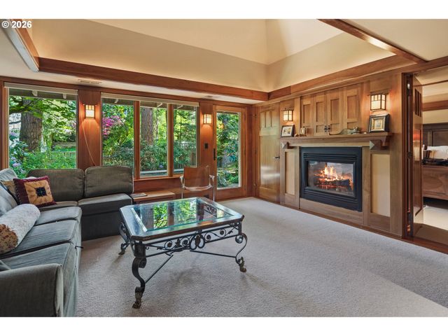 1506 S BUDDINGTON St, Portland, OR 97219