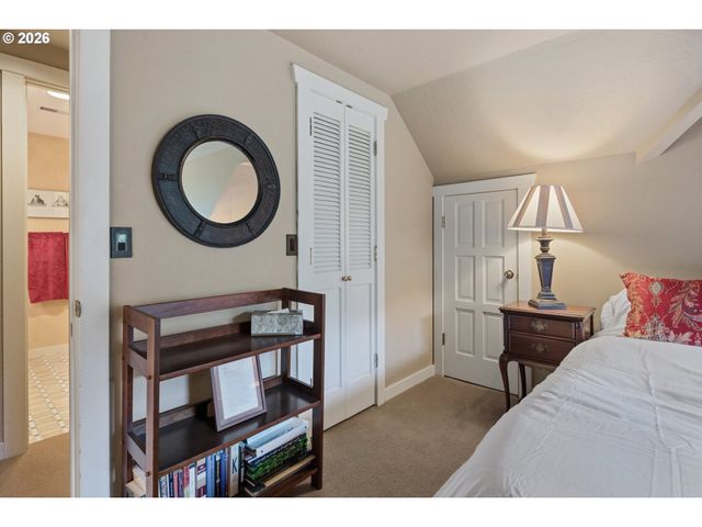 1506 S BUDDINGTON St, Portland, OR 97219