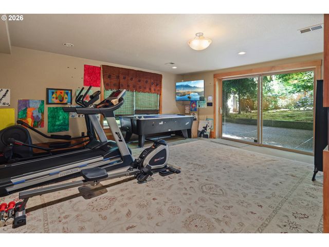 1506 S BUDDINGTON St, Portland, OR 97219