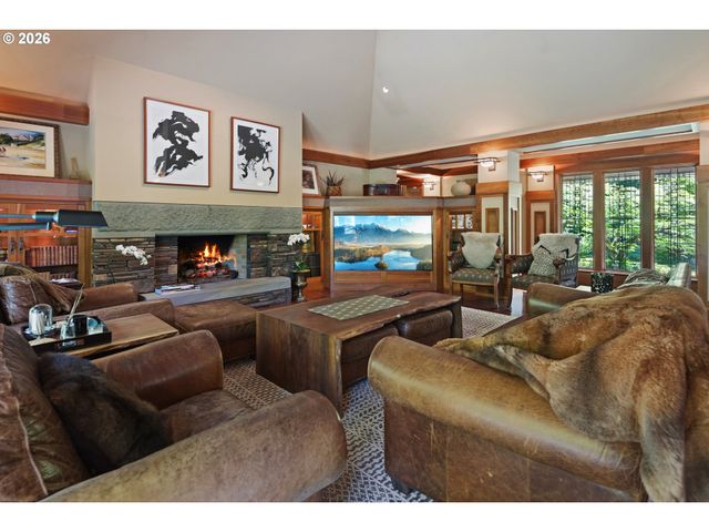 1506 S BUDDINGTON St, Portland, OR 97219