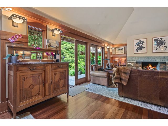 1506 S BUDDINGTON St, Portland, OR 97219