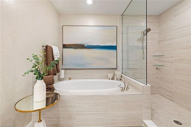 16351 Viansa WAY 201, Naples, FL 34110