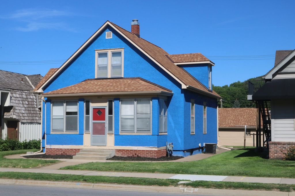 606 E PIERCE Street, Council Bluffs, IA 51503
