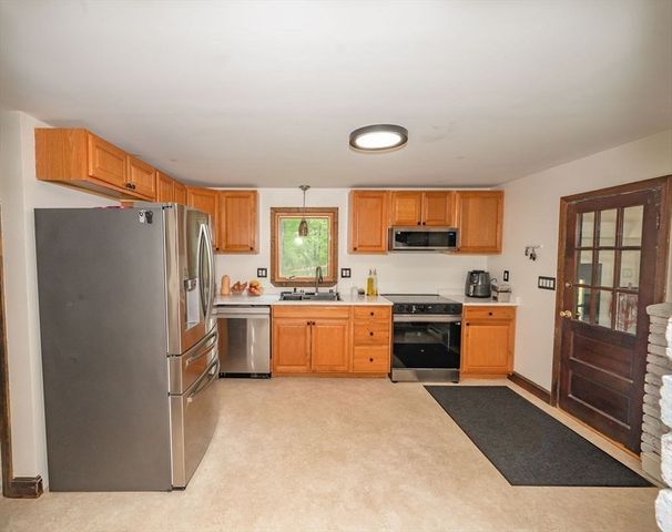 586 Turnpike St, Stoughton, MA 02072