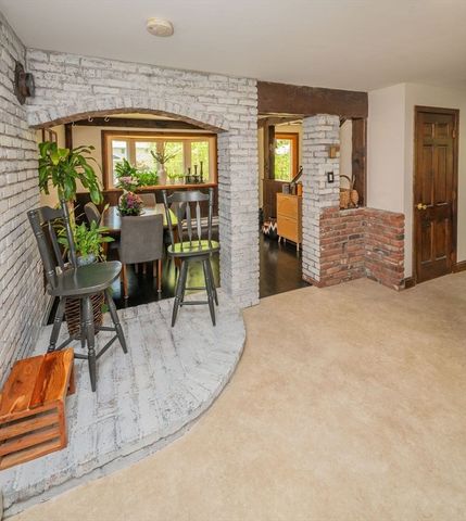 586 Turnpike St, Stoughton, MA 02072