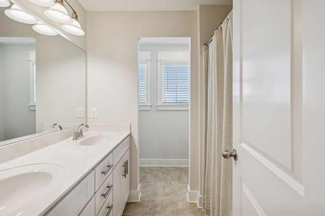 7020 Fiddlers Glen Dr, Arrington, TN 37014