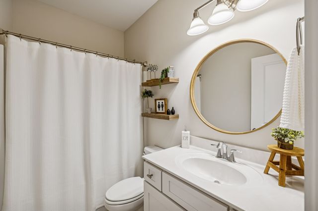 7020 Fiddlers Glen Dr, Arrington, TN 37014