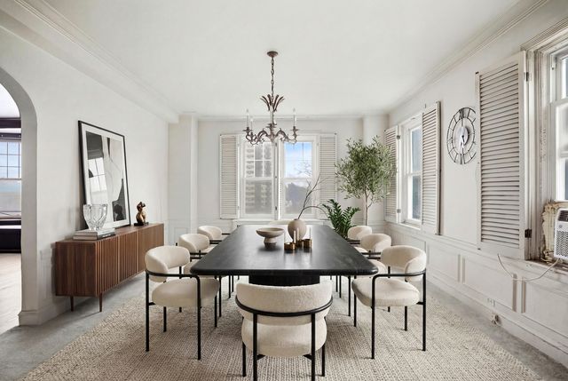 2666 E 73rd Street 4W, Chicago, IL 60649