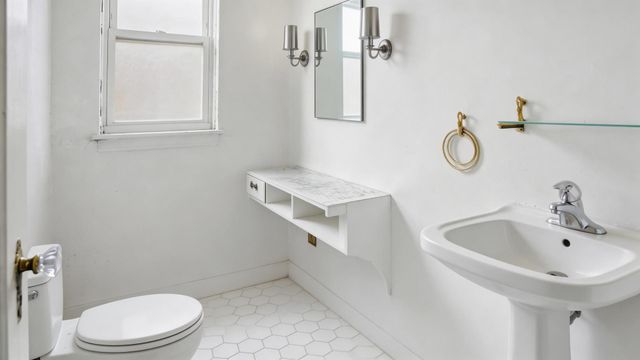 2666 E 73rd Street 4W, Chicago, IL 60649