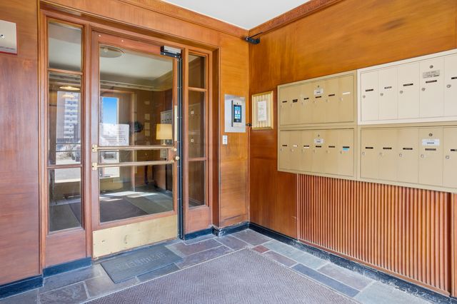 2666 E 73rd Street 4W, Chicago, IL 60649