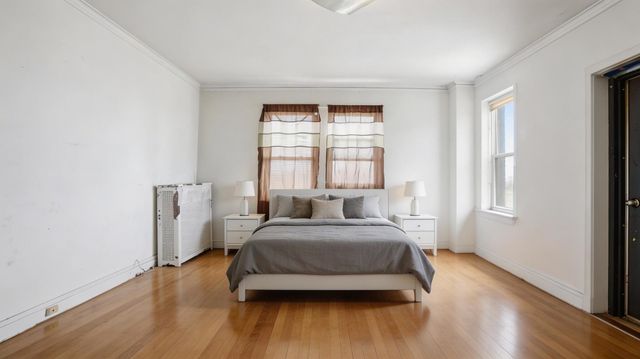 2666 E 73rd Street 4W, Chicago, IL 60649