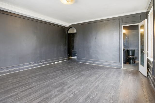 2666 E 73rd Street 4W, Chicago, IL 60649