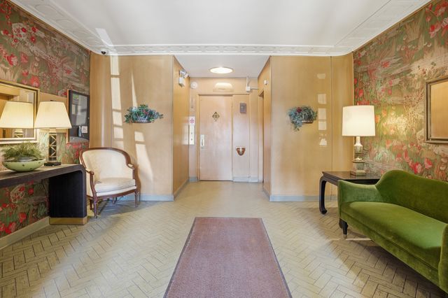 2666 E 73rd Street 4W, Chicago, IL 60649