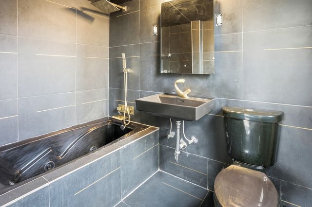 2666 E 73rd Street 4W, Chicago, IL 60649