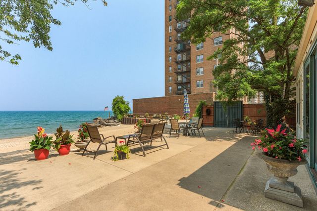 2666 E 73rd Street 4W, Chicago, IL 60649