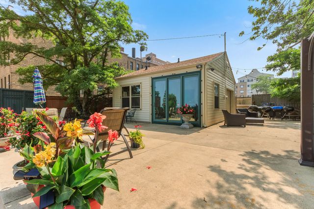 2666 E 73rd Street 4W, Chicago, IL 60649