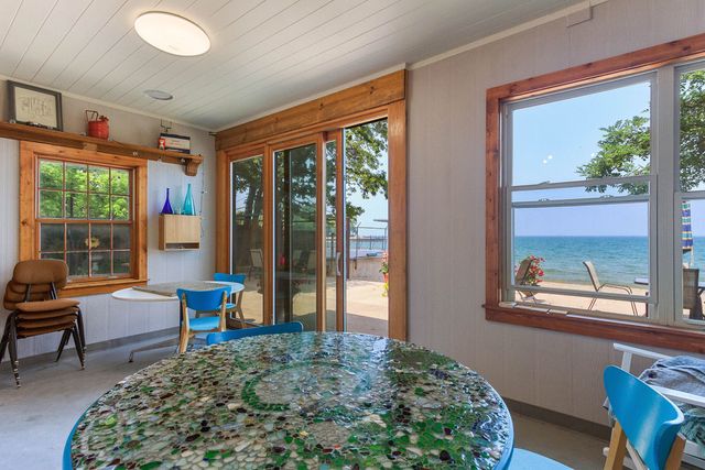 2666 E 73rd Street 4W, Chicago, IL 60649