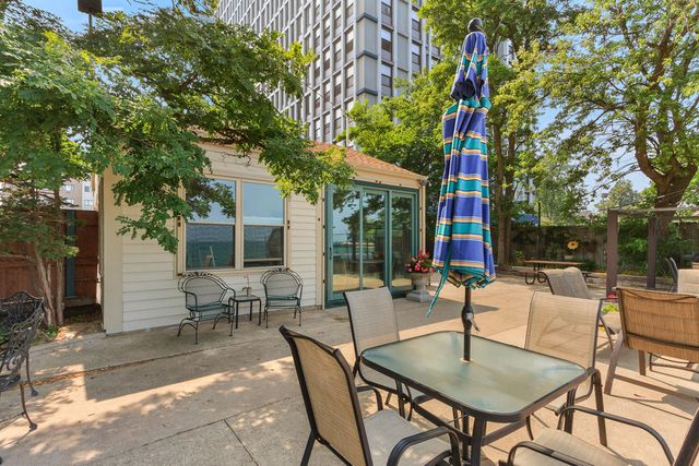 2666 E 73rd Street 4W, Chicago, IL 60649