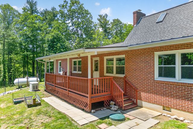 644 Daniels Run RD NE, Copper Hill, VA 24079