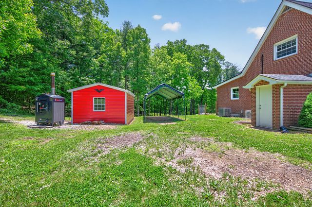 644 Daniels Run RD NE, Copper Hill, VA 24079