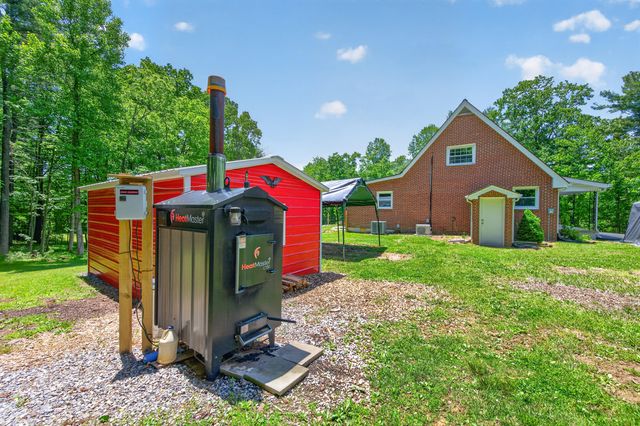 644 Daniels Run RD NE, Copper Hill, VA 24079