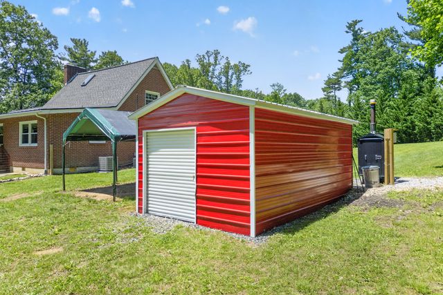 644 Daniels Run RD NE, Copper Hill, VA 24079