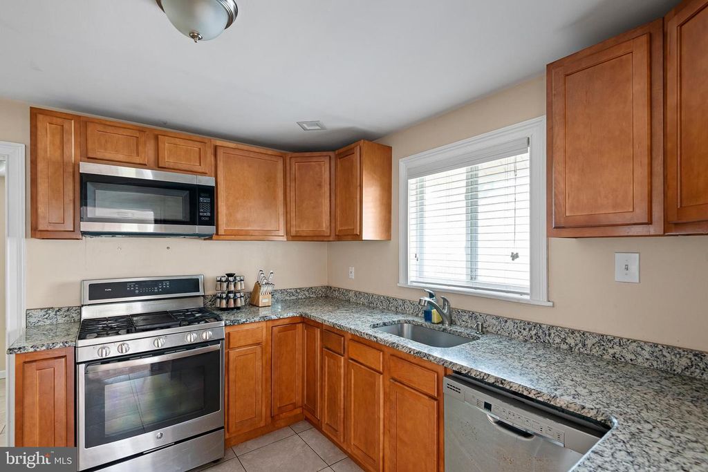 27 W REAMER AVE, Wilmington, DE 19804