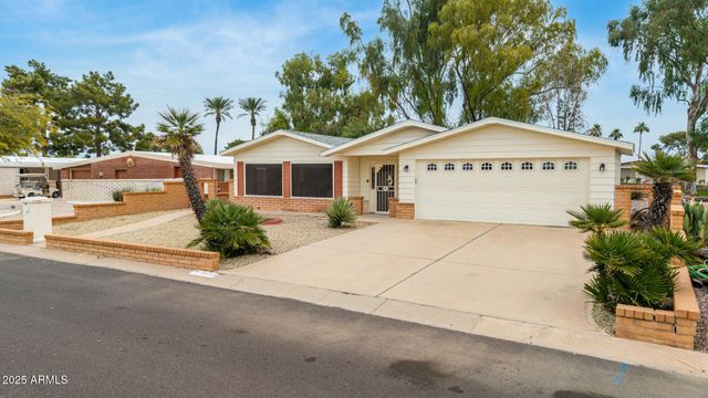 26603 S Lakeview Drive, Sun Lakes, AZ 85248