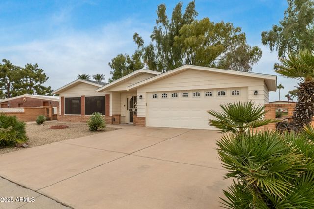 26603 S Lakeview Drive, Sun Lakes, AZ 85248