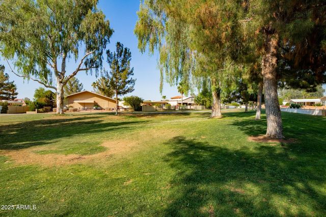 26603 S Lakeview Drive, Sun Lakes, AZ 85248