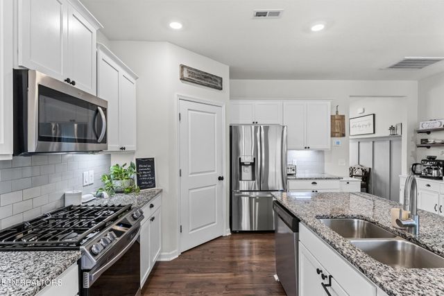 991 Hampton Place Circle, Loudon, TN 37774