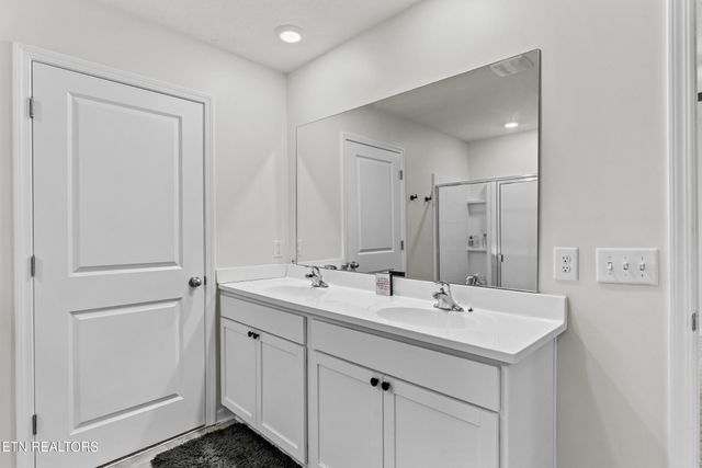 991 Hampton Place Circle, Loudon, TN 37774