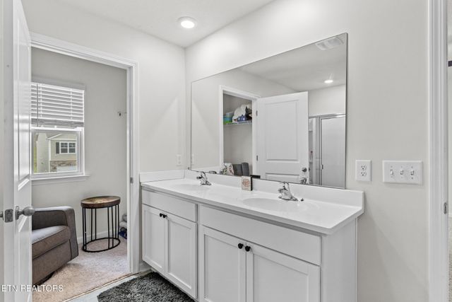 991 Hampton Place Circle, Loudon, TN 37774