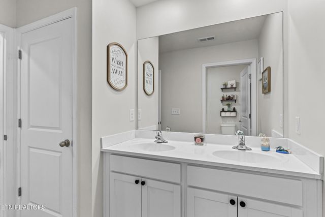 991 Hampton Place Circle, Loudon, TN 37774