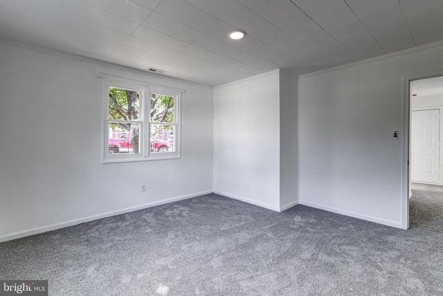 1318 WILSON POINT RD, Baltimore, MD 21220