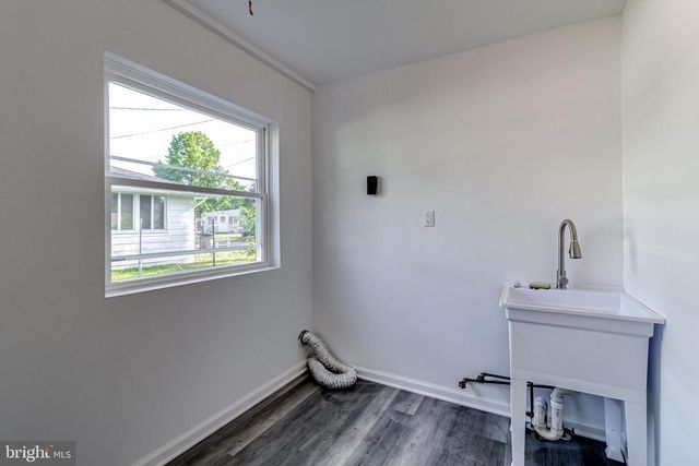 1318 WILSON POINT RD, Baltimore, MD 21220