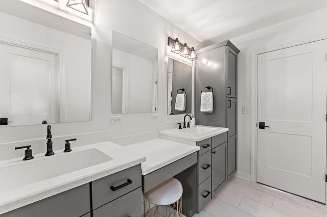 20 E 780 N, Lake Village, IN 46349